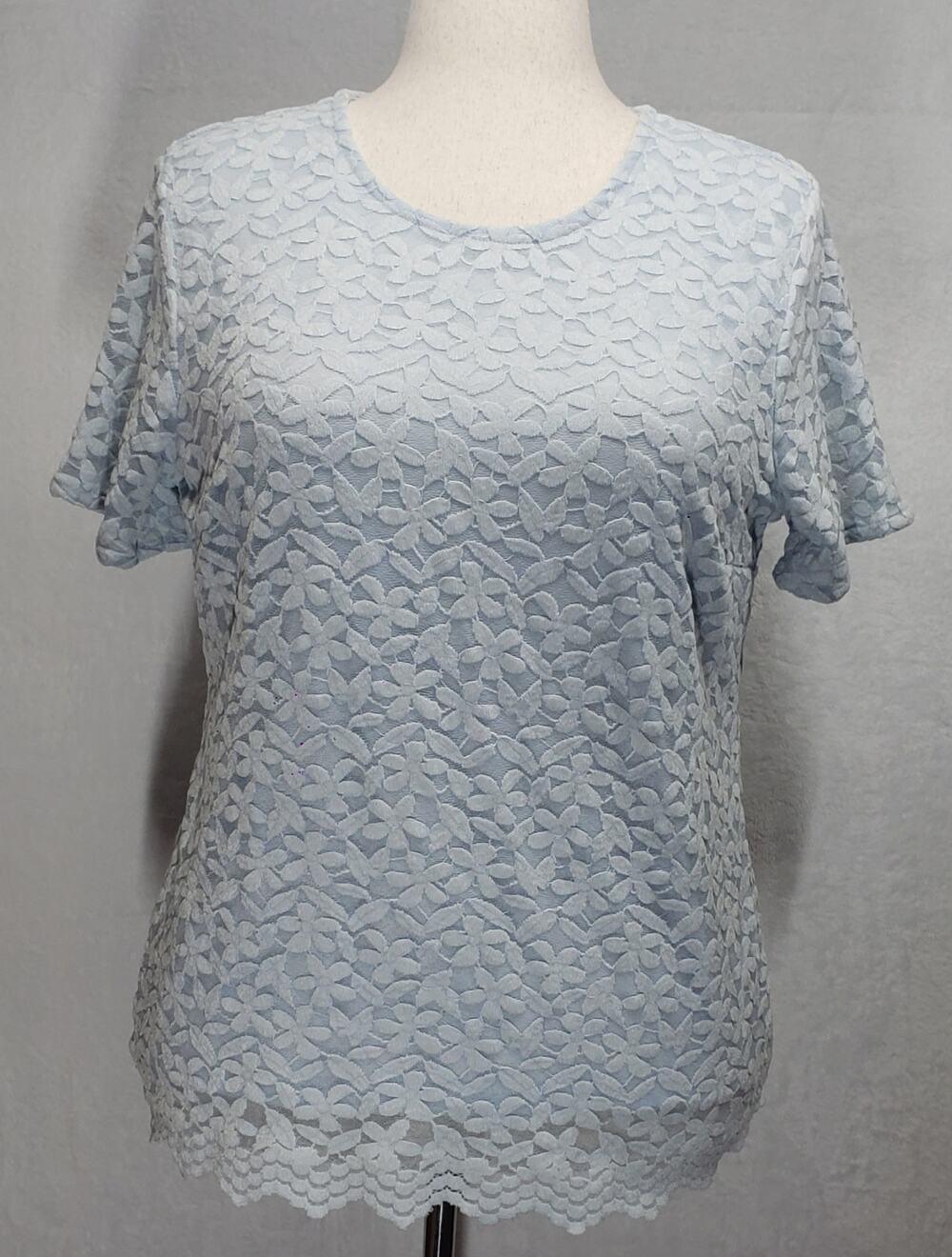 Teddi Rose Blue Floral Lace Top L NWT Keyhole Workwear Soft Office Chic